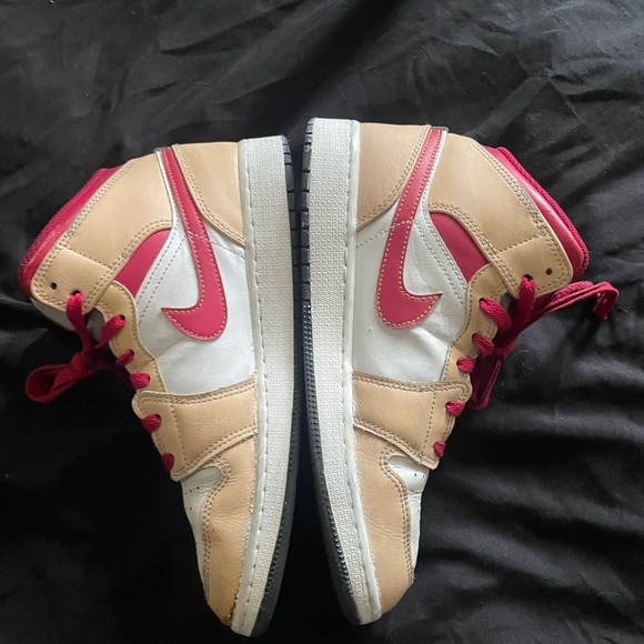 Jordan Mid 1 Light Curry Cardinal size 7 send me an offer. - Picture 4 of 5